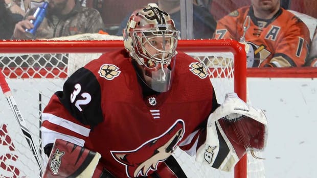 antti-raanta-coyotes-kachina-pads-1300.jpg